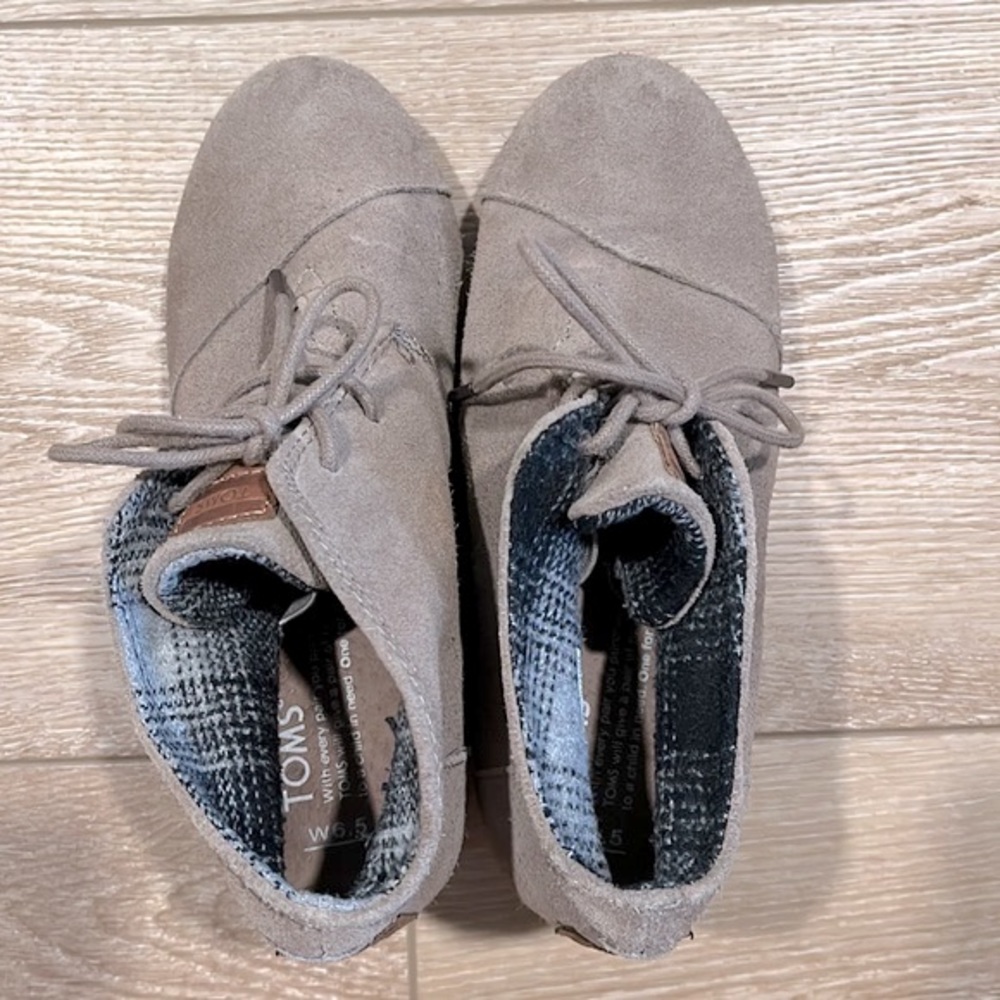 TOMS Desert Wedge Taupe Suede Lace-up Shoe -Size 6.5 - Picture 3 of 7